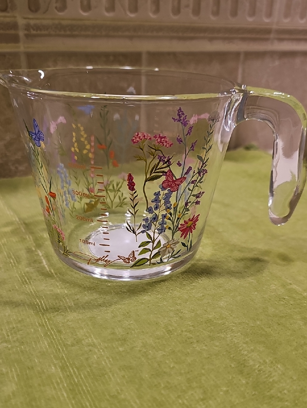 New Dolly Parton Wildflower Glass 2 Cup Measuring Cup